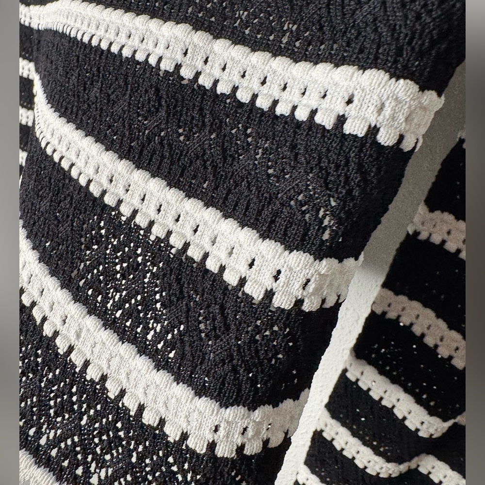 Zara black and white striped sweater is size L but it runs small, - Picture 3 of 12